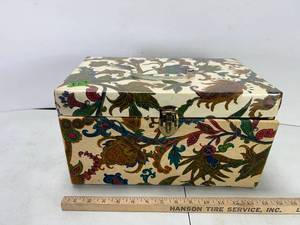 lot 40 image: PAISLEY PRINT SEWING BOX WITH CONTENTS