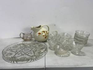 lot 42 image: HALLS AUTUMN LEAF PITCHER, STAR OF DAVID ITEMS INCLUDING BERRY BOWLS, CUSTARD BOWLS LOT