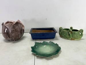 lot 49 image: VINTAGE PLANTERS INCLUDING TUPLIP PLANTER