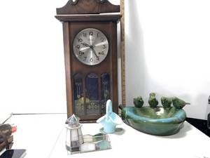 lot 55 image: VINTAGE CENTURION 35 DAY CLOCK, BIRD DECOR, BASKET AND MORE