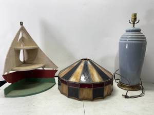 lot 67 image: BOAT CORNER SHELF, LAMP, HANGING LAMP SHADE