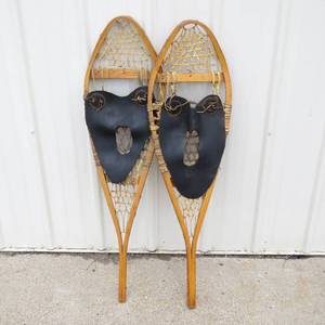 lot 35 image: Pair of Vintage Adult Wooden Snowshoes
