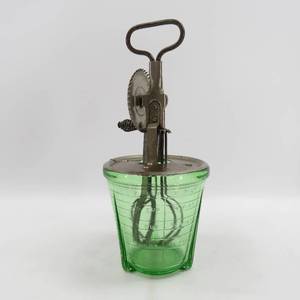 lot 54 image: Vidrio Products Chicago Illinois Measuring Cup WBeater USA Made