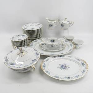 lot 91 image: Vintage 31pc Nortiake Japan Violette Dinnerware Pieces