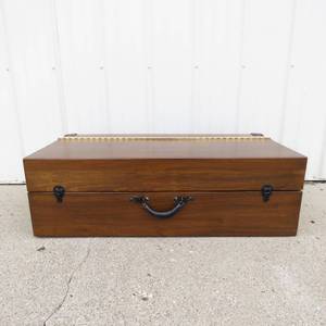 lot 56 image: Vintage Portable Wooden BoxCrate Desk