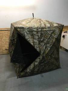lot 2 image: Pursuit Spring Steel Ground Blind and Chair Combo