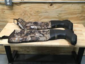 lot 32 image: Cabelas 5mm Armor-Flex Lug Sole Hip Waders Size 12M (retail $111.98)