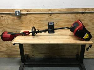 lot 10 image: Toro Power Shovel 60V 12 in. Single stage 60 V Battery Snow Thrower Kit (Battery & Charger) Model # 39909