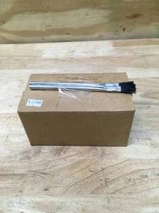 lot 86 image: Box of small paint brushes