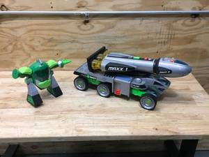 lot 91 image: Lot of 2 - Maxx Action Space ship and Robot Toy