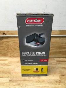 lot 27 image: Genie Chain Drive 500 Garage Door Opener - Model 1035