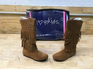 lot 150 image: Girls Boots Size 13