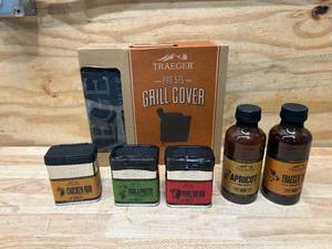 lot 101 image: TRAEGER Pro 575 Grill Cover with Sauce and Rub Kit