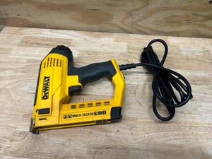 lot 104 image: STANLEY ARROW CT100 Electric Staple Gun