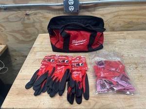 lot 126 image: MILWAUKEE Lot- Tool Bag, Gloves and Ear Plugs