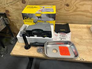 lot 132 image: CABELAS Deluxe Meat Grinder