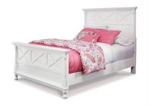 lot 169 image: ASHLEY Kaslyn Queen Panel Bed in White