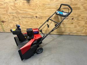 lot 171 image: TORO Power Clear e21 Snow Blower with Battery (7.5Ah) and Charger