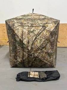 lot 178 image: CABELAS Pursuit Hub Ground Blind