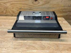 lot 179 image: CABELAS Commercial-Grade Vacuum Sealer