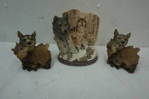 3 Wolf Figures