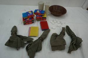 Table Napkins, scrubbers, 3M single hanging pieces, and 2 plastic containers