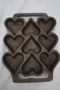Cast Iron Heart Muffin Pan
