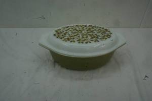 Vintage Oval Pyrex baking dish with cover