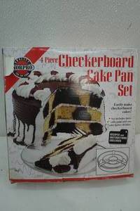 4 Piece Checkerboard Cake Pan Set