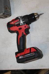lot 786 image: Milwaukee 12 18V Drill Driver 2801-20 with Battery