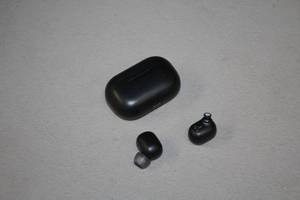 lot 780 image: Heyday Earbuds with Charger Case