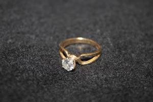 lot 777 image: Womens 14K Yellow Gold Gemstone Ring