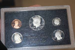 lot 798 image: 1983 US Coin Collectors Set - Penny, Nickel, Dime, Quarter, Kennedy Half Dollar - In Case