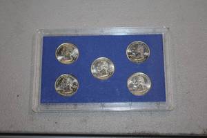 lot 799 image: 5-Quarter State Quarter Collectors Set with Case - Delaware, Georgia, Pennsylvania, Connecticut