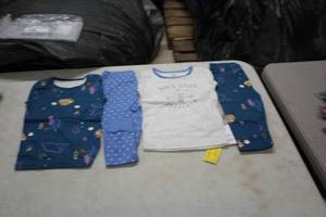 lot 821 image: Lot of (2) Carters 44A Girls Top  Bottom Outfit Sets