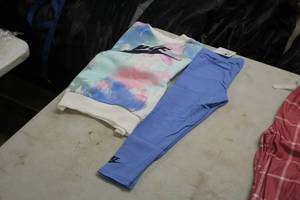 lot 823 image: Nike 4XS Girls 2-piece Set