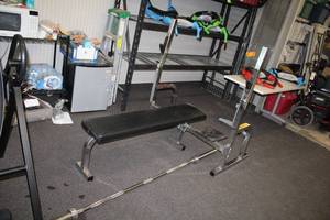 lot 739 image: Paramount SportsTrainer Flat Bench Press with Weighted Bar