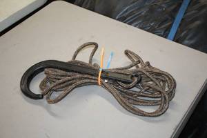 lot 826 image: 5400-lbs 25 Grapple Hook with Rope