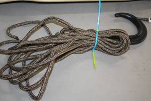 lot 827 image: 5400-lbs 20 Grapple Hook with Rope