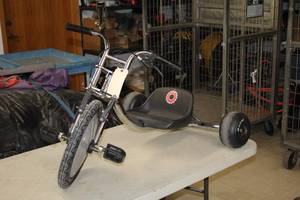 lot 845 image: Razor Tricycle Pedal Scooter