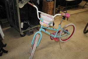 lot 854 image: Huffy 16 Girls Single-speed BMX Bike 12 Light BluePink Frame