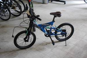 lot 861 image: Avico 14 Boys Trail Bike 13 BlueSilverBlack Frame
