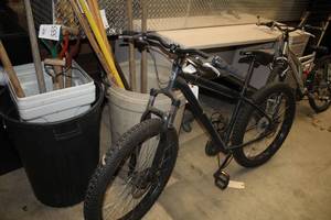 lot 869 image: Mongoose 22 Mens Trail Bike 18 Black Frame