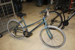 lot 877 image: Murray Phoenix 22 Womens Trail Bike 20 BlackWhiteGrey Frame