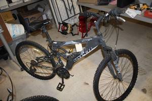 lot 879 image: Hyper Havoc 22 Mens Trail Bike 18 BlackGreyWhite Frame