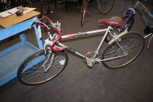 lot 884 image: Columbia Andover 24 Mens 10-speed Street Bike 22 SilverBlackWhiteOrangeYellow Frame