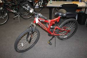 lot 888 image: Mongoose XR-75 22 Mens Trail Bike 20 RedSilverBlackWhite Frame