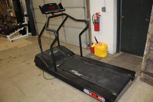 lot 744 image: Star Trac TR 3900 Series 1650W Treadmill 3901-BUSAPO