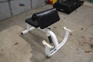 lot 738A image: Parabody Serious Training Series Curl Bench