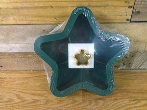 lot 176 image: Green Star Shaped Candy Box-Plastic